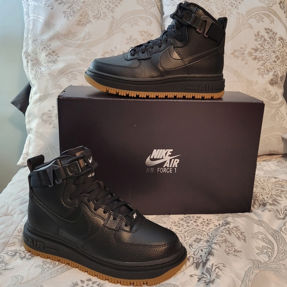 Nike Air Force 1 High Utility 2.0  Women's Boot. Black, Size 8.5W. *NEW IN BOX* - Picture 2 of 16